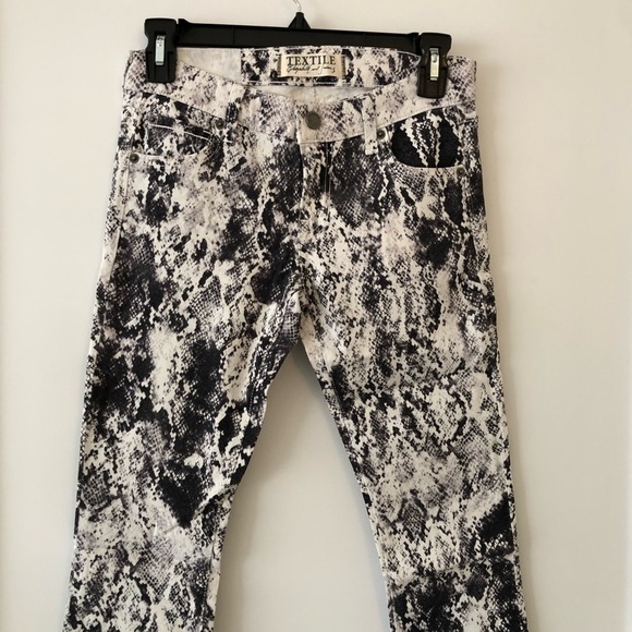 Elizabeth and James Deb Snake Print Jeans 26 - Picture 5 of 9